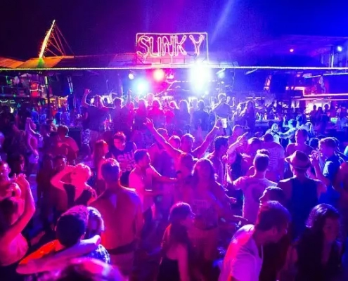 Enjoy Nightlife at Entertainment District