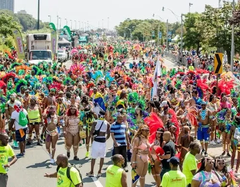How Many People Attend the Caribana Festival?